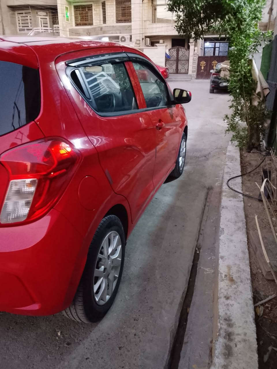 شوفر سبارك خليجي موديل ١٨
بيها صبغ باب خلفي فقط
بارد بلجاملغ الامامي شويه
مكينه ١٤٠٠/٤سلندر
كير محرك مكفول جهازه السياره نضيف جدآ
مكاني الدوره حي اسيا ***********
السعر٨٢ بيها مجال
