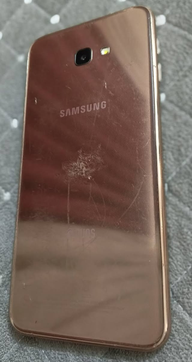 موبايل 📱 گلگسي جي 4 بدون عطل بدون تصليح شحن كلش زين تكنيك اتصال مابي شي نظافته 100 % يفيد للاطفال بالتكنيك سلس ومابي ثگل ذاكره 32 
السعر 50 الف قفل 
‏‪***********‬
