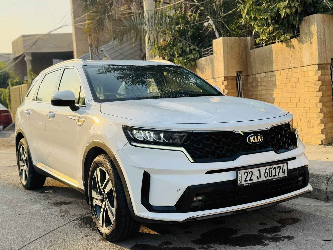 سلام عليكم سورنتو 2021 خليجي مكفولة 
السيارة على ايدي نايلون شركةبعدة بيها  كير مكينة على وضع الشركة بلاديات فول عدة البنرامة وهواي صارف عليها كماليات من ارضيات  وتغليف داخل نايلون حراري  ولصندوك 
🔹مواصفات 
🔹مري شفط +عند اقفال اوتو 
🔹اوتو لايت زينون 
🔹بصمة 
🔹ترحيب عند اقتراب 
🔹تشغيل عن بعد 
🔹مري شفط 
🔹داخل لونين 
🔹جلد بلادي 
🔹7راكب 
🔹كشنات كهربائي قلاب 
🔹تبريد بيانو شاشة 3قطع مركزي 
🔹اشاير بل مري 
🔹شاحن واير ليس 
🔹منافذ طاقة خلفية امامية 
🔹أنار محيطية مخفية 7 الوان 
🔹لايت زنون +كشافات 
🔹اوتو لايت 
🔹نضام نزول وصعود منحدرات 
🔹مود درايف 
🔹شاشة كار بلي +كامرة دوارة 
🔹حساسات خلفي +امامية
🔹مثبت سرعة 
🔹5 ويل كب
سيارة مكفولة من الصبغ وضربة بيها طخة بل باب على وضعها منزل صورتها مكاني حي جهاد اربع شوارع بيع 257 بيع او مراوس حسب رغبة 
***********
