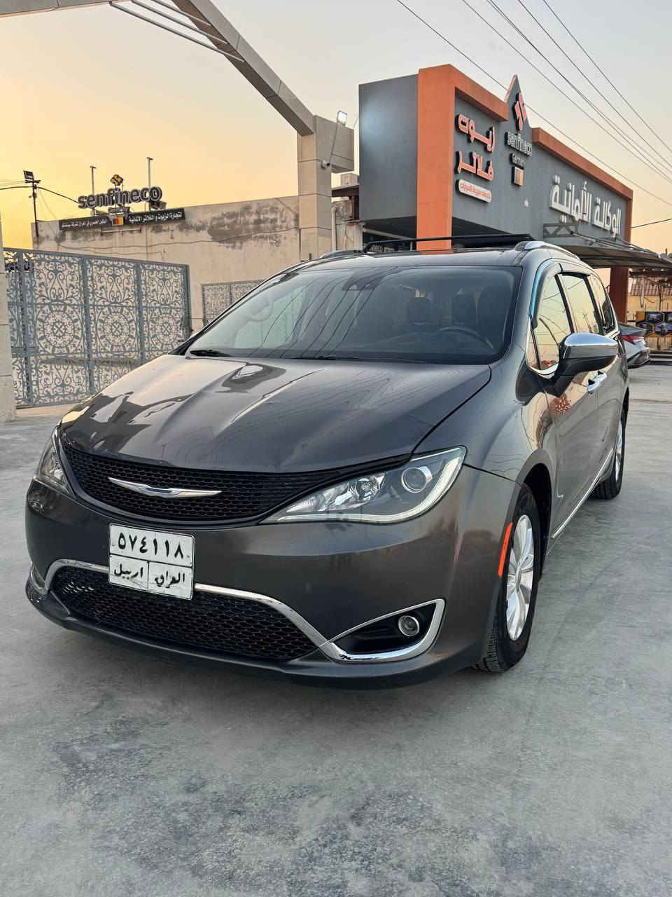 السلام عليكم 
كرايلسر فيوجر 2018 وارد امريكي مرقم اربيل وكاله أو تحويل سياره بيه تبديل جاملغ  ورش صبغ باب مواصفاته بصمه تشغيل بصمه ابواب جنطه ذكيه رادارات تحكمات  استيرن ابواب ذكيه كروس سرعه كشن كهرباء دواخل لونين 7 راكب مكينه 6 سلندر مكينه كير تبريد حداديه كله جاهز سيارت جديده وجاهزه بدون اي نقص 
السعر 148 وبيه مجال مكاني ديوانيه 
***********
