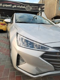 النترا 19 رقم كربلاء المقدسة سيارة امريكيه ضربته باب الصدر ومصلحه نفسه...
