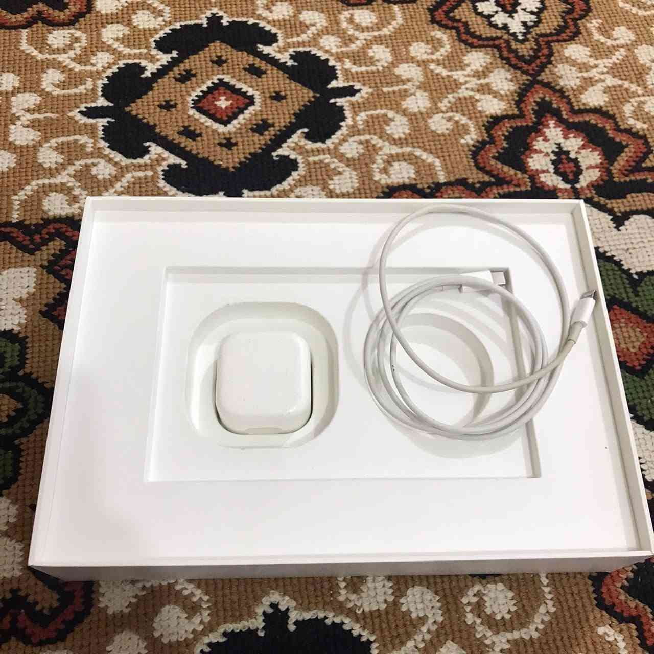 ايباد ٩ ذاكره 64 مبدل اضائه اصليه واتساب ***********
