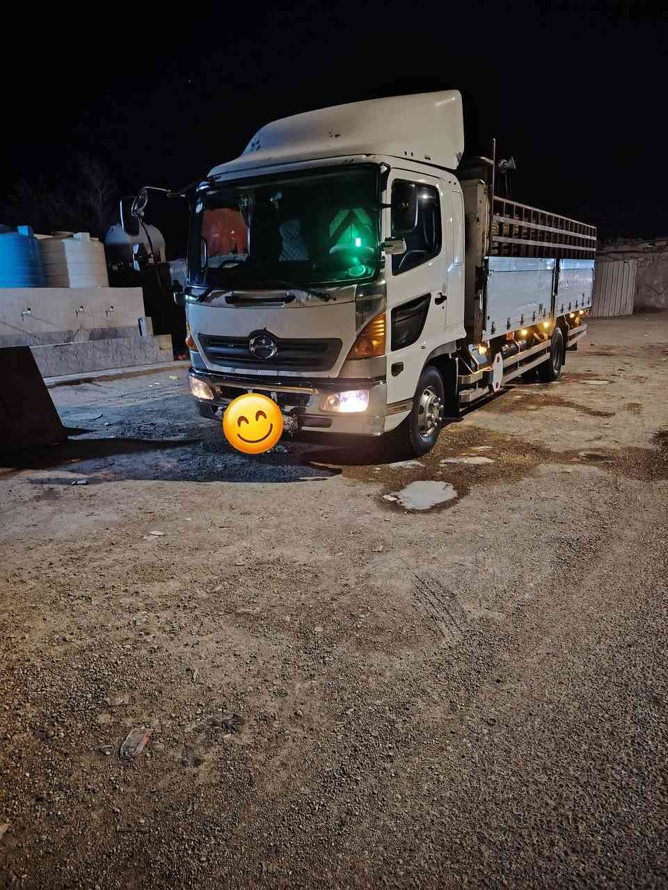 هينو شيطان سته وربع 2004 اصل بسمي رقم انكليزي جديد محجر جديد تخم تاير حداديه تبريد كهربائيات كله جديد السعر 250$وبيه مجال مكان الناصريه *********** ***********
