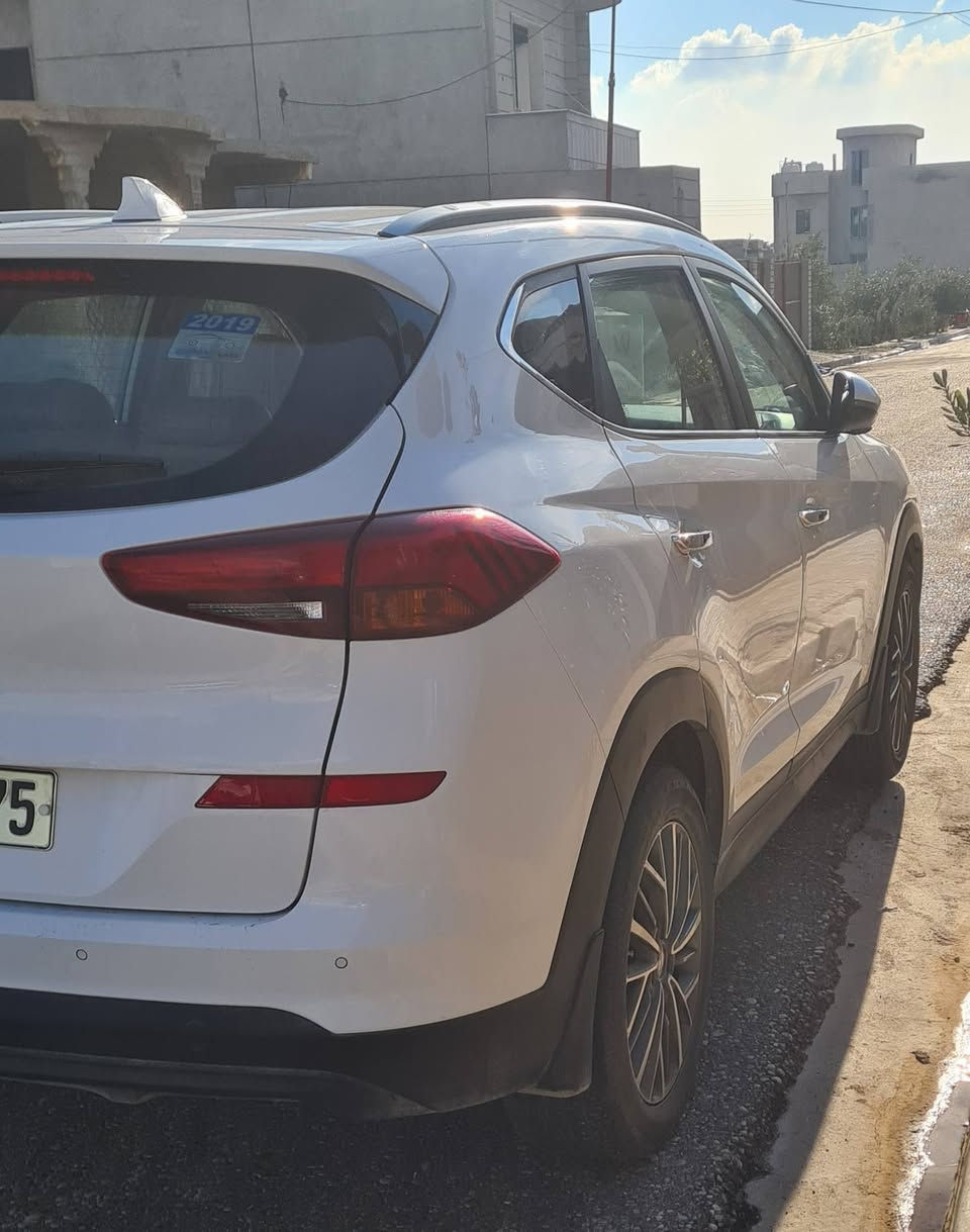 هونداي توسان خليجي 
الموديل ٢٠١٩
 عداد المسافة  165  الف وقابل للزيادة 
مواصفاتها 
بصمة 
شاشة اصلية 
اشارة ترحيب 
ابل كار بلي + اندرويد اوتو 
حساس امامي خلفي 
كاميرا دوارة 
شاحن واير ليس 
سايد بريك 
السنوية تنتهي ٢٠٢٨
الهزة كاملة لل ٢٠٢٦ شهر ال ١١
السيارة مكفولة من الدعم 

السعر 200 ومجال 

***********
***********
