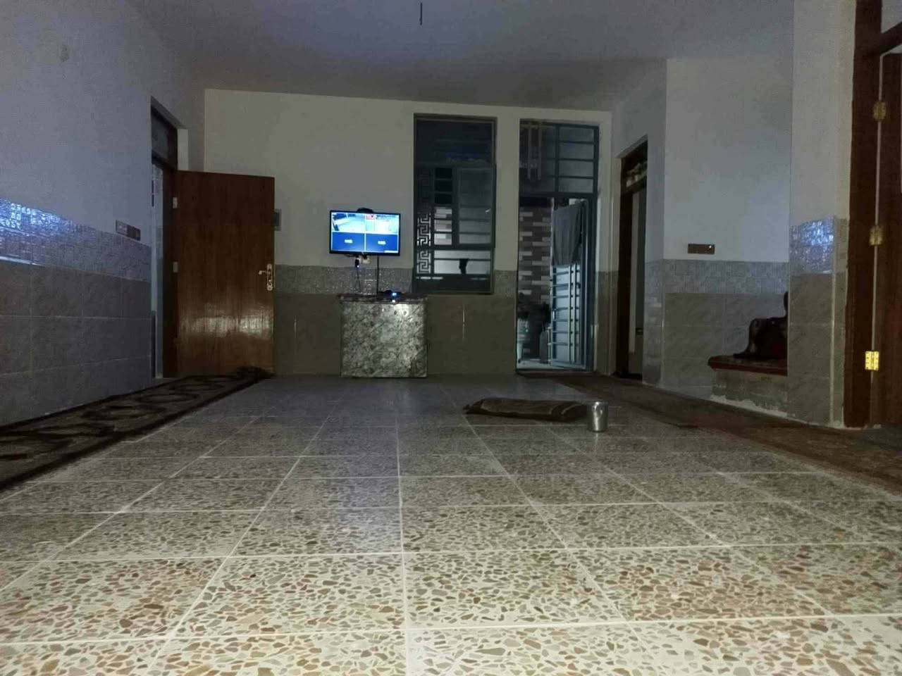 طابو سند25بيع مستعجل!!
شارع عرضه ١٣مترابصف بانزين خانه أرض السلام البيت مال جناي درجه اولى بناء بيت صار اكثر من سنه بي غرفتين وصاله ومطبخ وحمام عدد ٢داخل اوخارج استقبال حديقه طارمه كاشي سراميك صب مركزي اساس مركزي اوسكف مركزي بناء كله طابوق معمل سماوه ٩انجان كل البيت حداديه درجة اولى ماء باب البيت كهرباء باب البيت يعني دولة جرت ماء الكهرباء منطقه حلوه كل الجيران طيبين السعر البيت ٨٥اوبي مجال

***********
