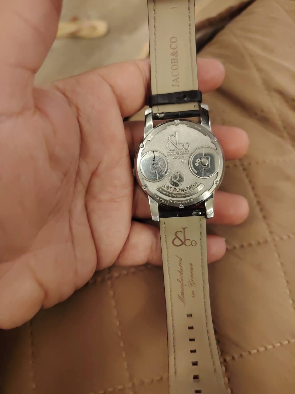 ساعة جايكوب اند كو كوبي ماستر تجي دبل سير بطارية كوارتز استعمال شخصي نضافه ٩٥ السعر ١٥٠


**إذا كنت صاحب هذا الإعلان وتريد حذفه لأي سبب، رجاءا أرسل رسالة إلى الدعم الفني**