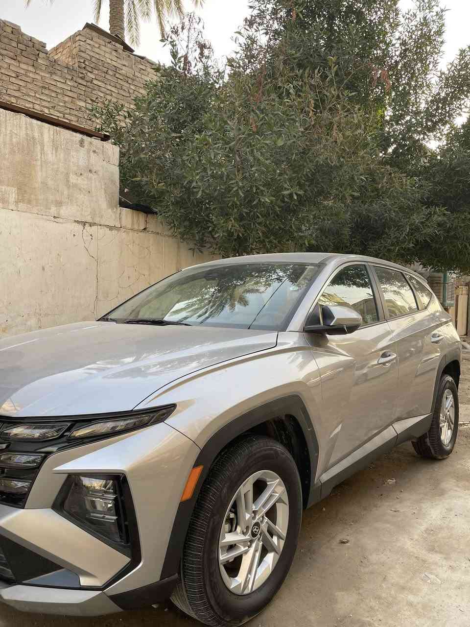 السلام عليكم للبيع فقط توسان موديل 2025 وارد امريكي حادث حلو وجداً خفيف المنفيس بسمي محرك 2500 وماشيه 4 الاف يعني زيرو السياره والرقم فحص مؤقت
بصمة تشغيل  
تشغيل عن بعد
اوتو هولد + اطفاء ذاتي 
شاشة تدعم كار بلي 
كامرا خلفية دوارة 
لد امامي نهاري 
لايت زينون عالي ناصي 
تحكمات استيرن جهتين + كروز سرعة+قيادة ذاتيه
أنظمة قيادة متعدده 
سايد بريك بصمة
رادرات فول ونقطة عمياء وكامرات 360 درجه
ومعروفه بعد مواصفات ومتانه الامريكي 

السعر مال بيع ومستعجل لغرض الحاجة بـ$183 وبيهة مجال بسيط حك الجية
عنواني بغداد الحرية 
‭0776 556 0124‬ ‬
0783 859 9089
