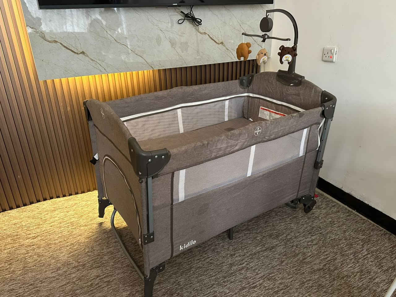 سرير كيديلو  ثابت وهزاز يفتح من حانب الام  يصير قفص مع كامل ملحقاته اخذته ب130 اريده ب90


**إذا كنت صاحب هذا الإعلان وتريد حذفه لأي سبب، رجاءا أرسل رسالة إلى الدعم الفني**