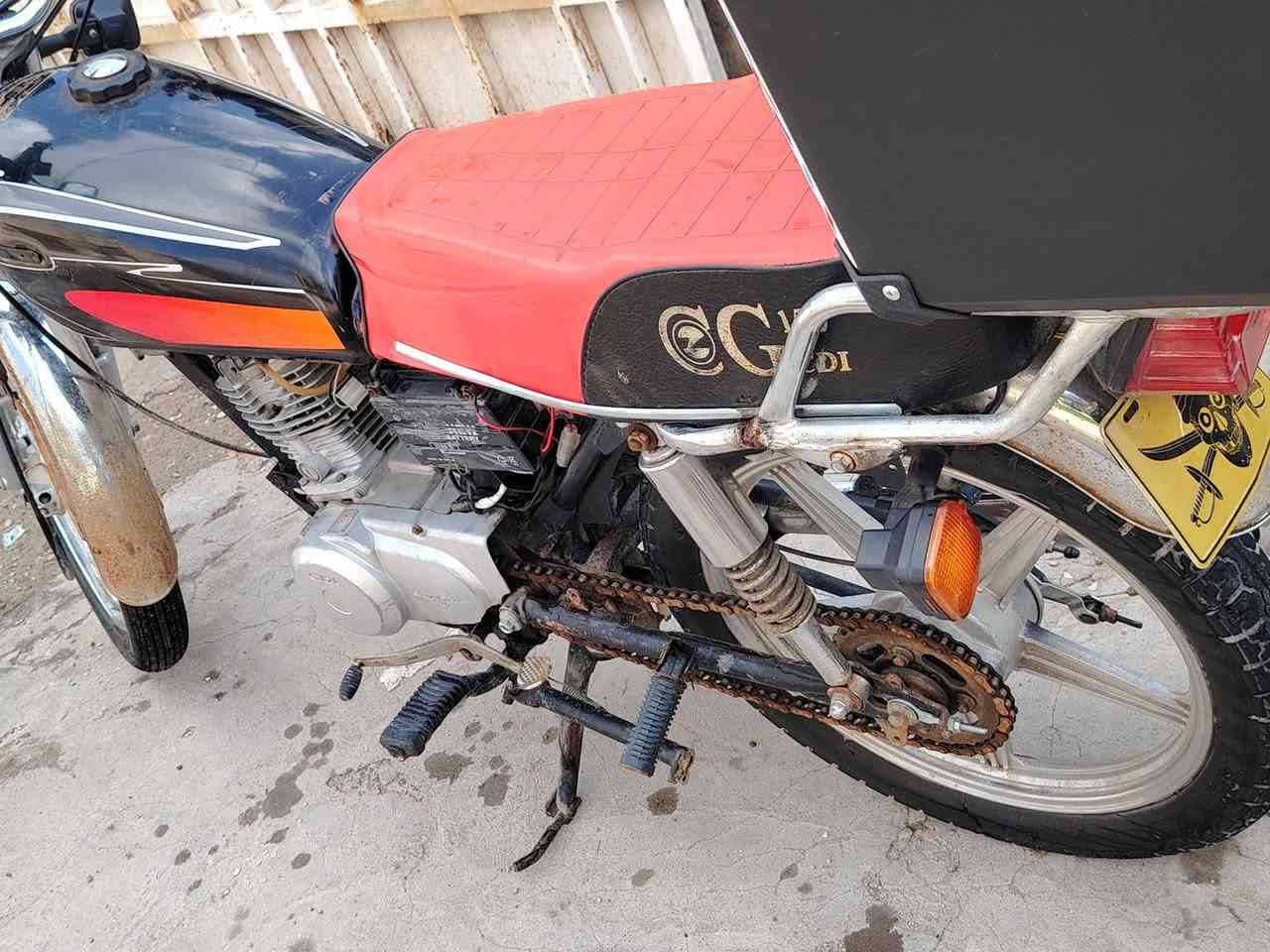 سلام عليكم دراجة ايراني ربعة كير البيع 
دراجة موديل 2023نضايفة كلش كهربايات كلهة شغالة دراجة نضيفة مكينة بل جيس ملاحضةصندوك مو وياهة رقم ***********
