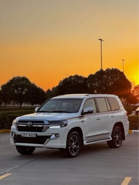 لاندكروزر GXR • V8 ٤٦٠٠ • ٩٠ الف كيلو