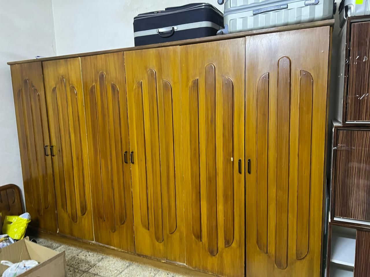 سلام عليكم عندي غرفة لبيع سعر مناسب ***********
