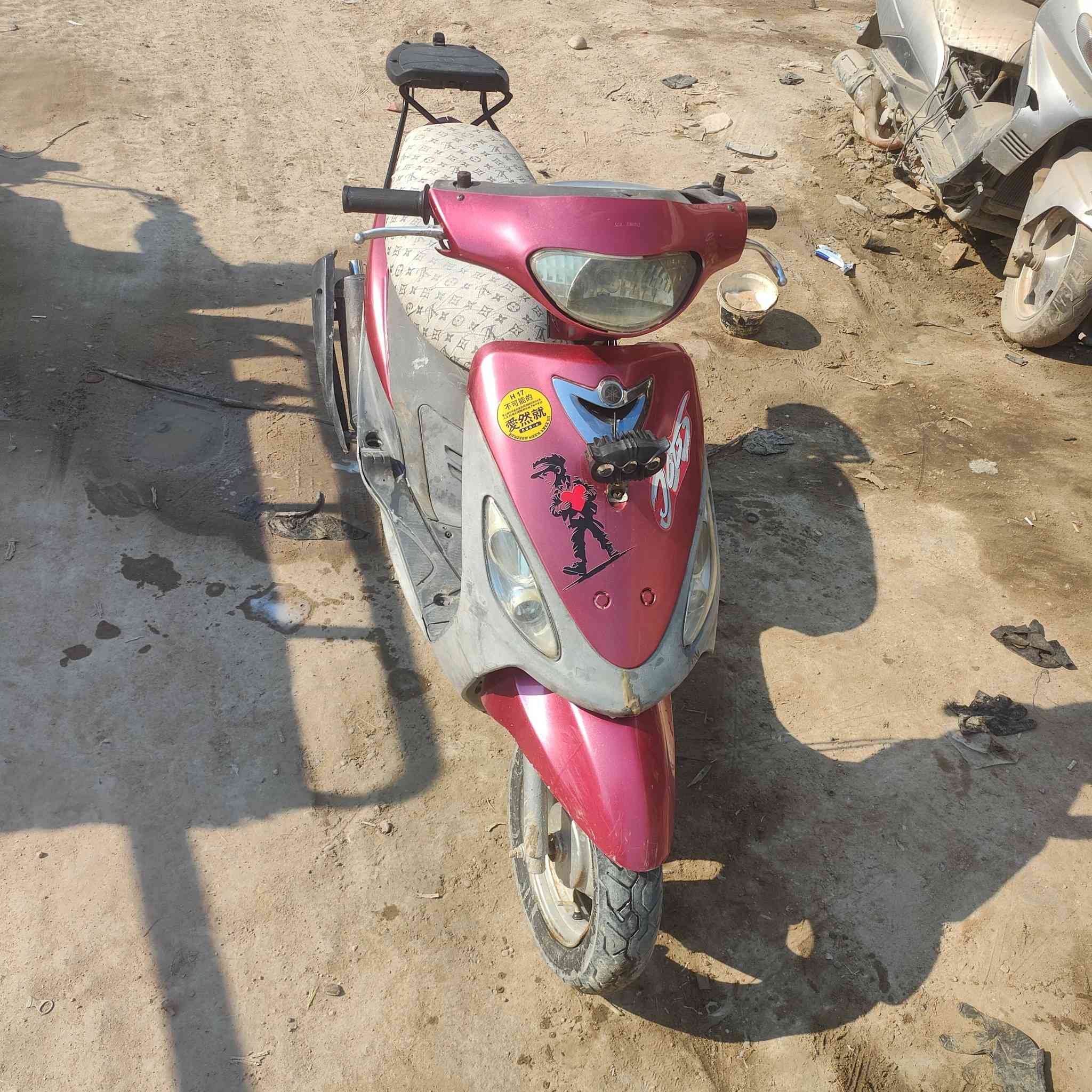 سلام عليكم شباب قجمات للبيع سعر مناسب مفتوحات مرا وحده شغالات وحلوات مانقصهن شي للبيع ولمو شراي لايتعبني مكاني قضاء المدينه ***********تسع9 ازروف سعر مناسب مكينه ناعمة
