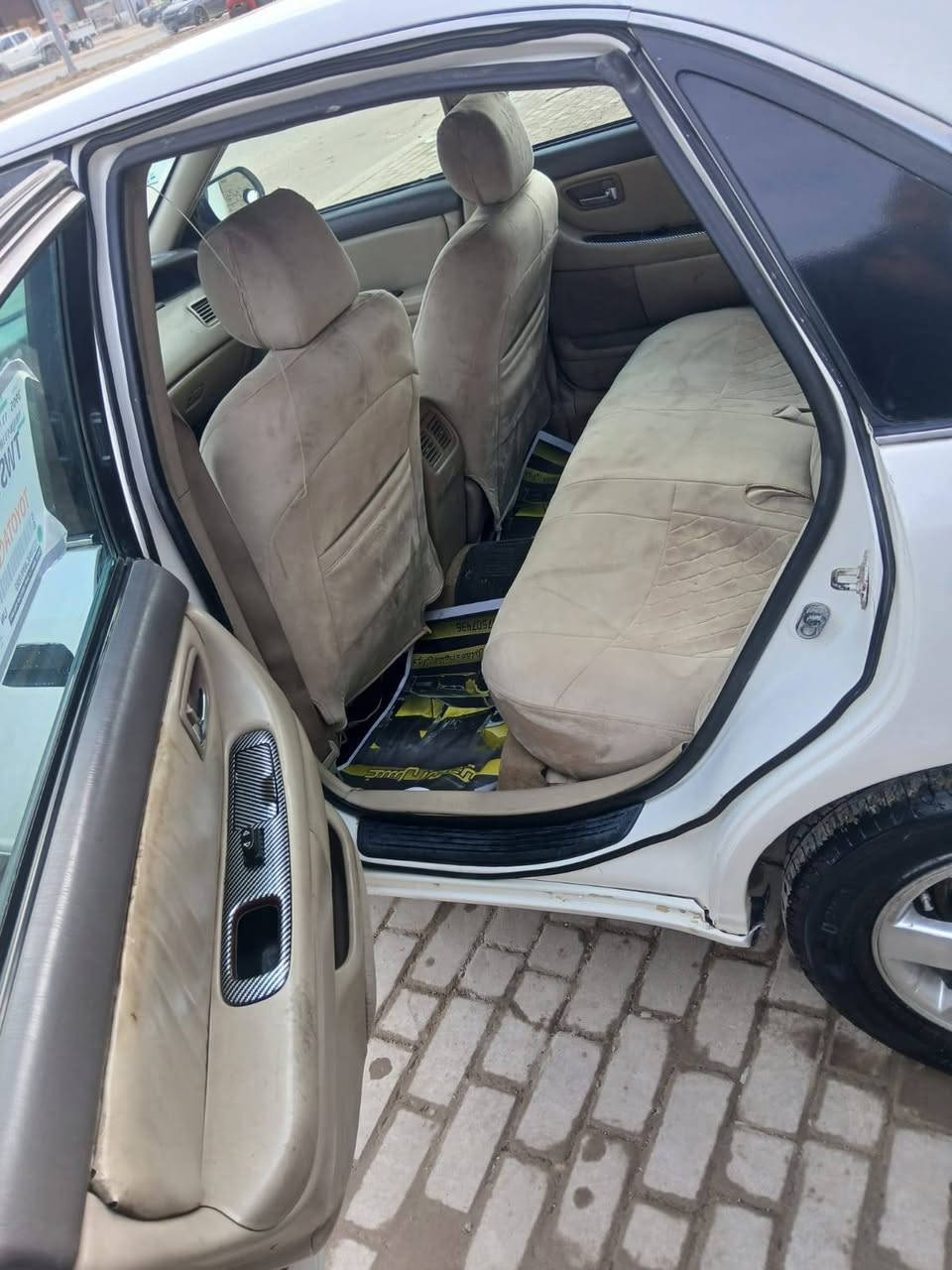 السلام عليكم ورحمة الله وبركاتة
سيارة افلون موديل 2001صبغ عام جمالية رقم بعداد مشروع وطني 

تحويل مباشر محرك 6سلندر خير من الله السعر 65 

0784 947 0706
