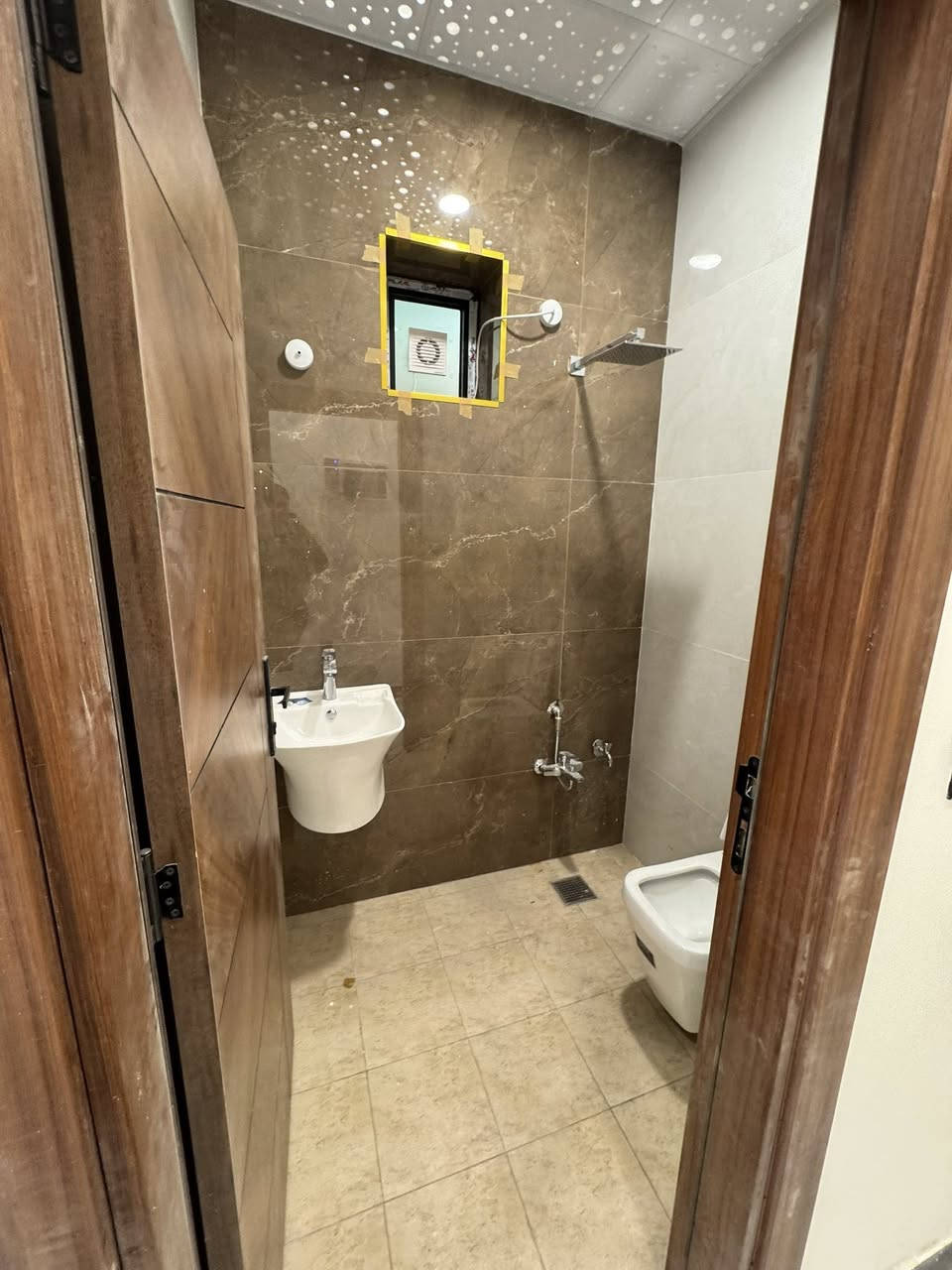 شقة للايجار
طابق ارضي امامية معزولة تماما✅

طبكة سيارة باب الشقة 

غرفة وصالة وخدمات 👍

الاعظمية 📍
قرب ساحة عنتر 📍او قاسم ابو الكص 📍

يوجد تصوير ❗️

للاستفسار 
***********
