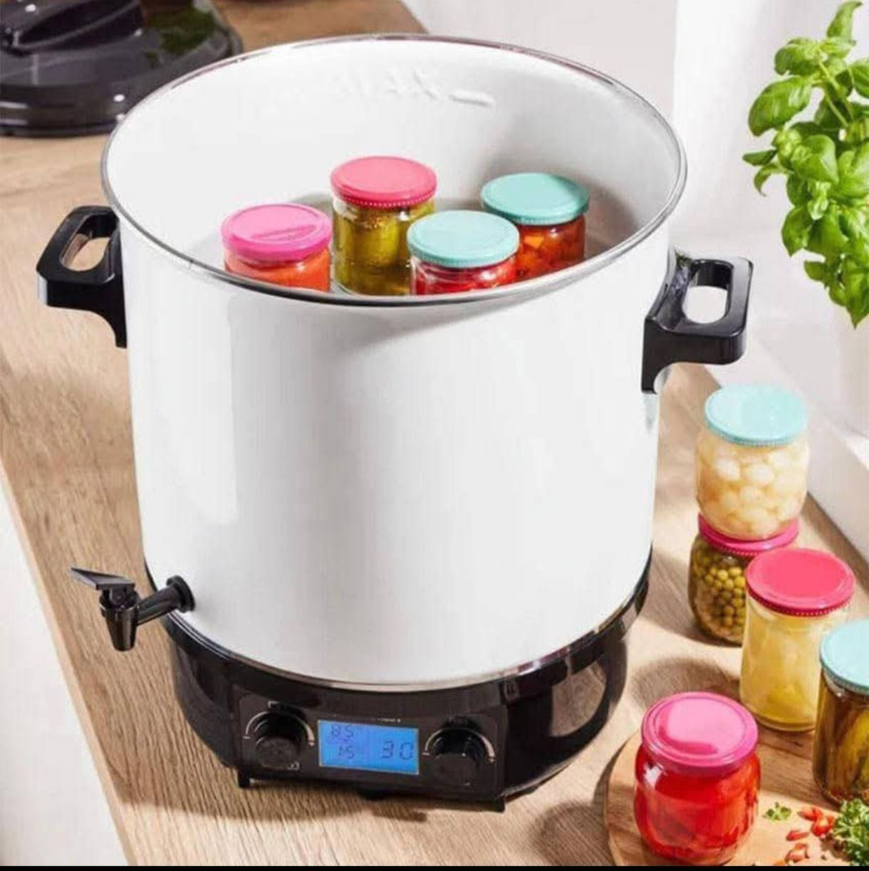 سلام عليكم سعره30ما مستعمل جديد سعر الجديد60وفوك عندي قطعتين يعني ناشره بنص قيمته
عنواني حي العامل سوگ الاخير ***********
مواصفاته
ماكينة التعليب والحفظ من ‏SILVERCREST الألمانية 🇩🇪
🔸لتعليب وحفظ مربى البرتقال والفواكه والخضروات  
🔸أيضًا للتدفئة والحفاظ على درجة حرارة المشروبات 
🔸مع العرض الرقمي والتحكم الإلكتروني
🔸لعدد يصل إلى 14 برطمان تعليب في طبقتين - بما في ذلك شبكة التعليب
🔸غطاء مطلي بالمينا ومقابض عازلة للحرارة
🔸غلاية كبيرة الحجم (حوالي 27 لترًا)
🔸خيارات مختلفة لضبط درجة الحرارة 30-100 درجة مئوية
🔸إشارة صوتية عند الوصول إلى درجة الحرارة المستهدفة أو بعد انقضاء وقت الغليان المحدد
🔸شاشة ديجيتال لعرض درجة الحرارة  وضبطها والوقت المتبقي
