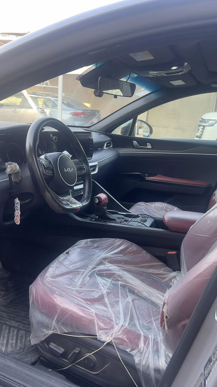 K5 2023 جي تي لاين
فول مواصفات 
جلد احمر داخل 
بنرما 
بصمه 
محرك 1600 تيبربو 
ماشيه 41 الف 
تواصل على *********** واتساب موجود بي هم
