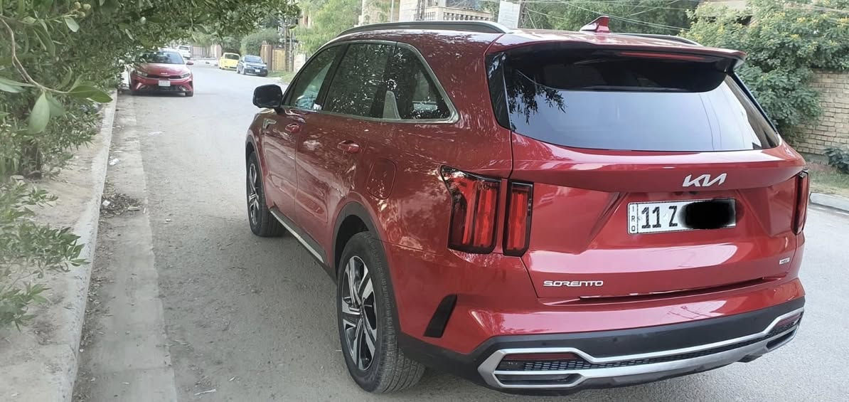 السلام عليكم 
كيا سورنتو برستيج 2023 بلكن هايبرد 
وارد امريكا حادثها جاملغ خلفي بدون ايرباك وصور الحادث بلمنشور فوول فووول مواصفات للاخير بانوراما ثلاثة انظمه كهرباء شحن وهايبرد بانزين محرك 4 سلندر سياره نظيفه جدا ماشيه 29 KM  رقم بغداد   مكلف بلنشر
السعر 24,000 يعني دفترين واربعين ورقه وبيها مجال 
الاتصال ***********…………
مكانها السياره. بغداد / السيديه

