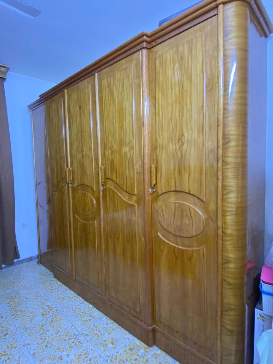 غرفه نوم كامله 6 قطع جديده للاستفسار
+964 770 094 9398
