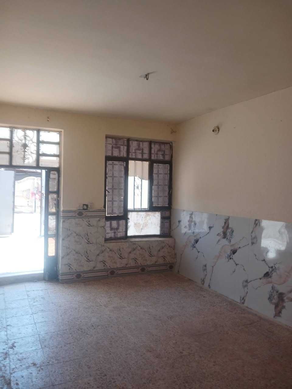 للايجار،ب300
طابق واحد غرفه وصاله ومطبخ وحولي، حي،البساتين  شارع  كماليات بطه  للاتصال،***********
