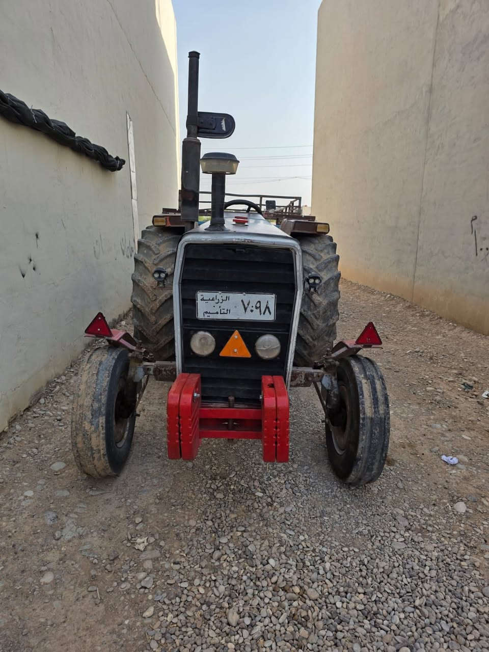 السلام عليكم تريكتر نوع فوركس 275المكينه بدون عيب وبدون أي نقص جاهز  رقم كركوك مابيها آي مصرف شغل وبوجهك ع الكراب مكان المكينه قضاء كلار رقم هاتف ***********
