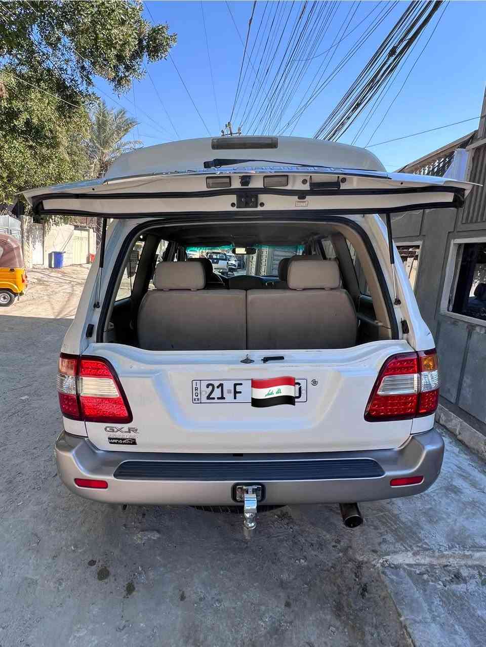 موديل 2004 رقم سليمانية بسمي سنوية 2027 هزة نهاية 2026 تنتهي
سيارة بلادية بدون صبغ بدون ضربة
فتحة بلسقف
دبل تانكي
دبل فيت بم
محرك 4500 عدل
داخل صاج
داخل بيجي مخمل
گير اوتو
لو گير شغال
جام 4 كهرباء 
تبريد 3 قطع
تدفئة شغالة
ثلاجة 
بصمة تشغيل عن بعد
شاشة كبيرة
اريل كهربائي
تخم تاير جديد توني شادة زائد سبير جديد
باتري جديد
صدر جديد
كامرة جلفية
قفل ابواب ريمونت
لايت زنون
سيارة كاملة من جميع النواحي وكلشي بيها شغال
مكاني بغداد الامين. 2 اتصل *********** /***********
