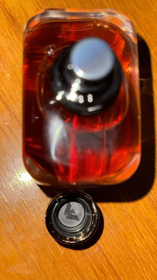السلام عليكم للبيع عطر Stronger With You Intensely مستخدم رشة وحده فقط مثل ماواضح 100مل اورجينال اصلي 100‎%‎ متوفر توصيل الشراي يتصل على الرقم *********** السعر المطلوب 150 الف.
