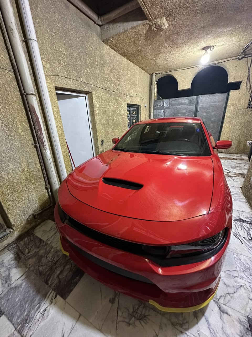 السلام عليكم للبيع دوج جارجر 2022
الون احمر   السياره بدون ايرباك. 

الرقم بغداد 

السيارة ماشيه 68 كيلو متر 

بيها جاملغ خلفي وثاني بس بارد  وقبغ جنطه 

السياره sxt 

محدثه GT بلكامل 

ويل 20 اصلي 

شاشه وسط 

داخل اسود قماش 

السعر 240 وبيها مجال بسيط 

*********** 

 مكان السياره 

بغداد الجديده
