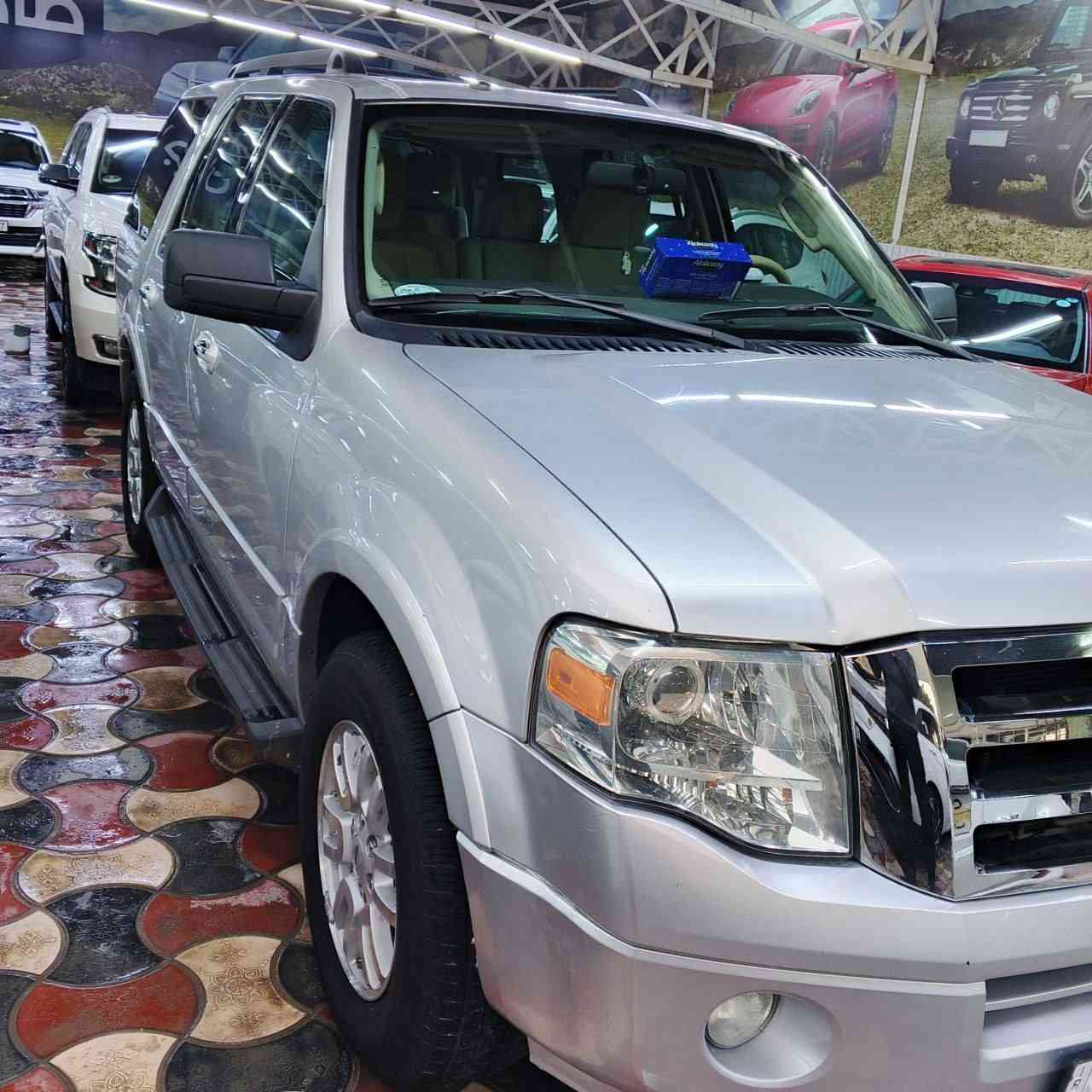 سلام عليكم
فورد اكسبديشن2011
شركه نيفيا خليجي
فول مواصفات xlt
ماشيه 120
بيه منضومه غاز 100لتر
سياره احلى من صور جديده جديده
كفاله حتى من شخط 
تخم تاير حداديه جديد
كير محرك كفاله
سنويه هزه جديده
السعر 165
العنوان النجف الاشرف مجمع الكرار
***********
