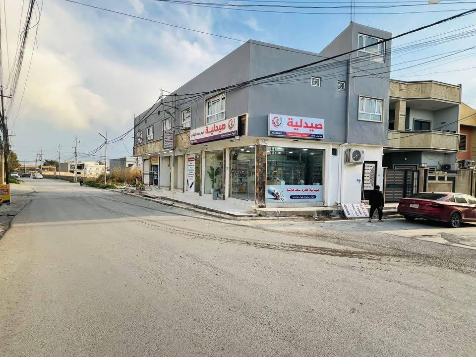 🏗️ فرصة استثمارية مميزة للبيع - عمارة تجارية
🏛️🏛️🏛️🏛️🏛️🏛️🏛️🏛️🏛️🏛️🏛️🏛️🏛️🏛️🏛️🏛️
الموقع: حي الملايين الأولى – موقع استراتيجي مباشرة 
مقابل جامع الصواف.
📋 مواصفات العقار:
• المساحة الكلية: 210 متر مربع.
• الواجهة: تمتد على 18 متر (إطلالة تجارية ممتازة).
• صنف العقار: بستان ملك صرف.
🏢 تفاصيل البناء:
• الطابق الأرضي: 7 محلات تجارية (مؤجرة بالكامل، دخل مادي جاهز).
• الطابق الثاني: شقتان سكنيتان واسعتان (مساحة كل شقة 100 متر مربع).
💰 للسعر: يرجى ترك تعليق بكلمة "تم" وسيتم الرد عليكم.
📞 للتواصل والاستفسار:
• *********** (متوفر واتساب)
• ***********
