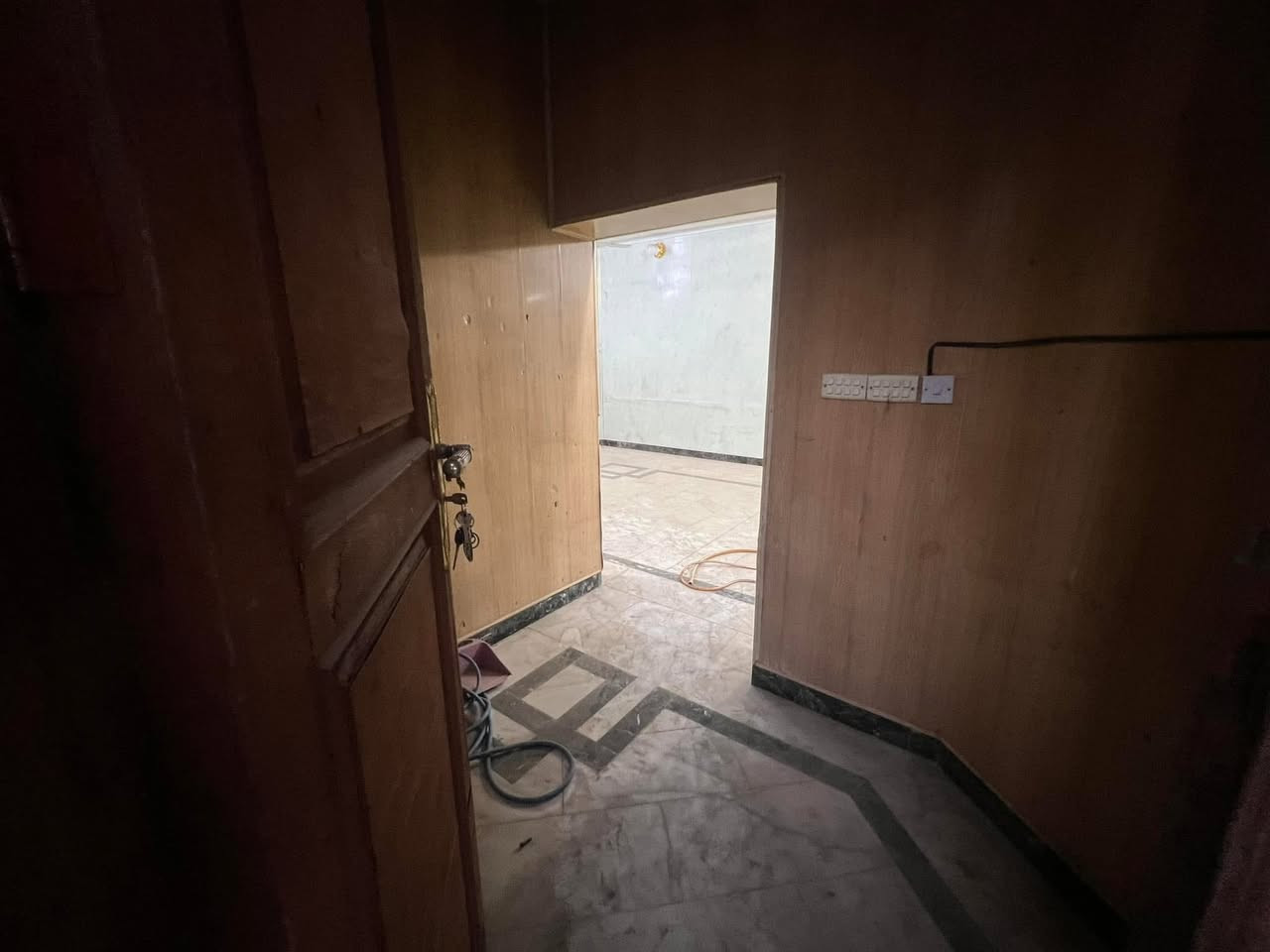 السلام عليكم
بيت للبيع المساحه 380 م
مكانه بغداد الحبيبية قرب حسينية شهداء شمر 
بيت نظيف مرتب وجبير بي خمس غرف وحمام مطبخ وصالة وحمام سويت كامل والشراي يتصل 
رقم الهاتف(***********)احمد السلطان
