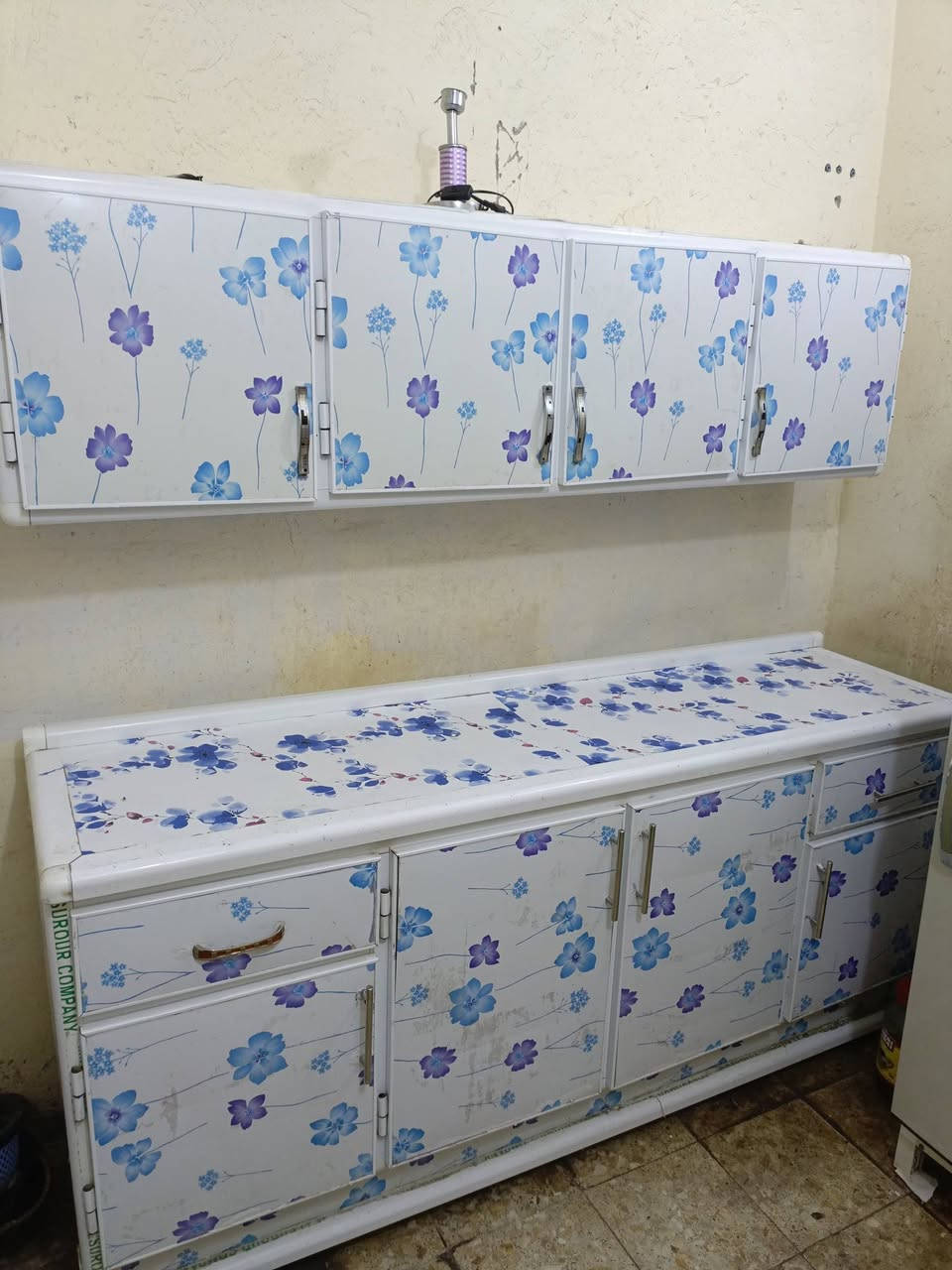 كاونتر مع سنك 3 قطع تزكام مال الاول نضيف كلش اخو الجديد قياس الكاونتر مترتين وقياس السنك متر السعر مناسب اني مكلف بلنشر الاتصال بلرقم واتساب موجود 
***********
