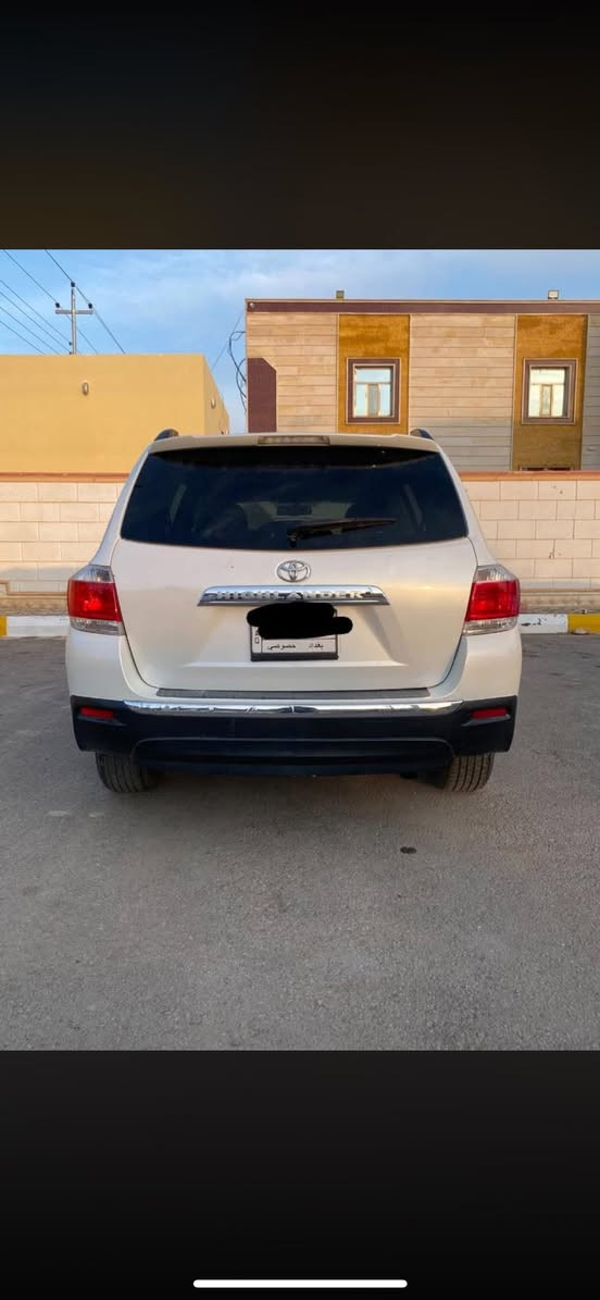 بسم الله الرحمن الرحيم 
هايلندر 2011  
رقم بغداد 
V6 3500
تو ويل 
ماشية 147 ميل 
ابيض صدفي 
محرك كير بلاد   لارواجز لاتنقيص و مامفتوح 
سيرفس بشركة المبدع وكيل تويوتا بالفلوجة يعني تبديل الدهن  والصيانة كله عدهم والوصولات عندي دهن الكير مبدل ايضا 
غرفته نظيفة مثل موضح بالصور
لايت زنون اصفر ناصي عالي 
السيارة مال جناي يعني مامخلي بيه اي نقص 
فتحة سقف كشن كهرباء  شاشة تدفئة كشنات تبريد ثلاث قطع السيارة ما تحتاج اي شي لا صدر لابريك وطخم تايرات جديد 
السيارة مبدل جاملغ جهة الراكب والبنيد مصبوغ  فقط مابيه دواخل 
السعر 197 
مكان الانبار القائم او الفلوجة
0782 135 76 99
