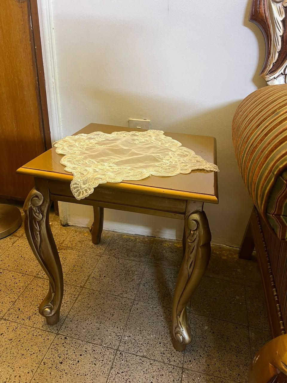 السلام عليكم 
تخم للبيع 10 مقاعد مع طبله وسطيه واثنين صغار 
السعر 700 وبي مجال🤍 
للاستفسار خاص


**إذا كنت صاحب هذا الإعلان وتريد حذفه لأي سبب، رجاءا أرسل رسالة إلى الدعم الفني**