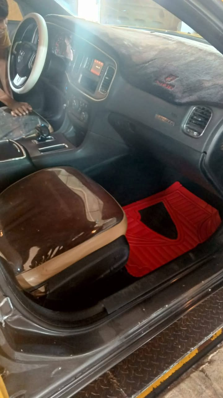 السلام عليكم.
جارجر 2014  
حادث بيبان اثنين
رقم بغداد الاماني
خط السياره نجف، بصره
سياره جهازه
مكان السياره نجف
السعر 155$ بيه مجال 
او مراوس حسب القناعه
وتساب فقط ***********
