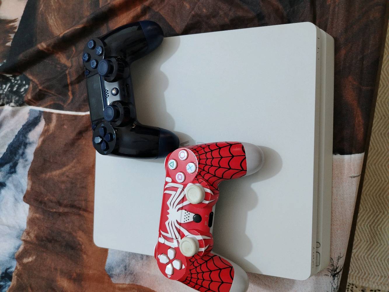 بلي 4 برو جهاز نظيف وياه قاعده فان وشحن جوستكات 2 واقراص 2 يوبي اس ممتاز مكاني حي النصر 