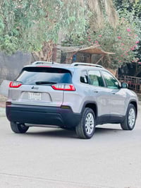 جيب شيروكي مديل 19 الرقم انكليزي السياره باسمي السياره ماناقصها شي الح...