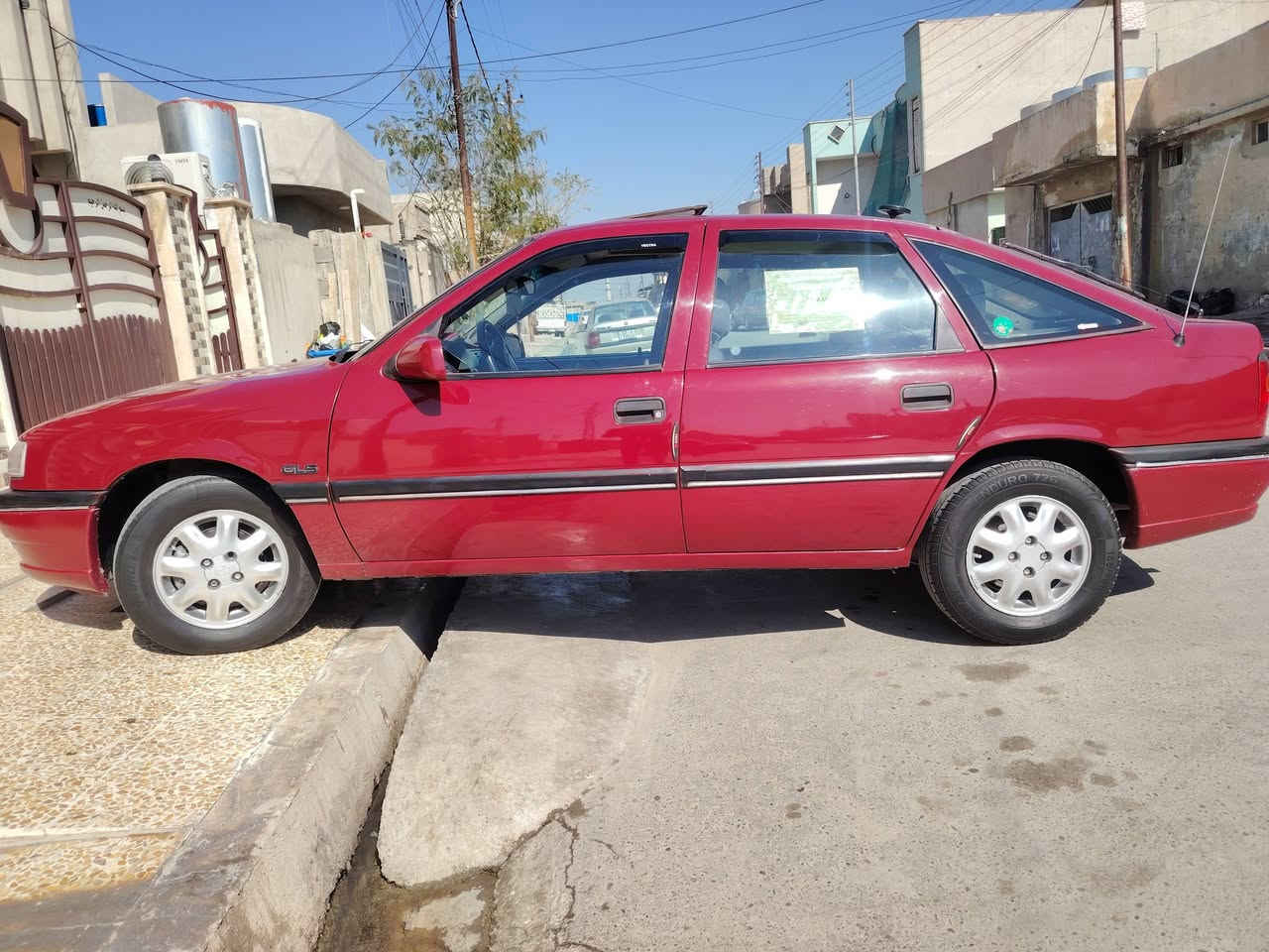 للبيع فكتره موديل 93 حجم 20 كير تومتيك محرك وكير شرط السياره صباغ عام للجماليه شرط بدون ضرر السعر 52 بي مجال استفسار اخر عل رقم ***********
