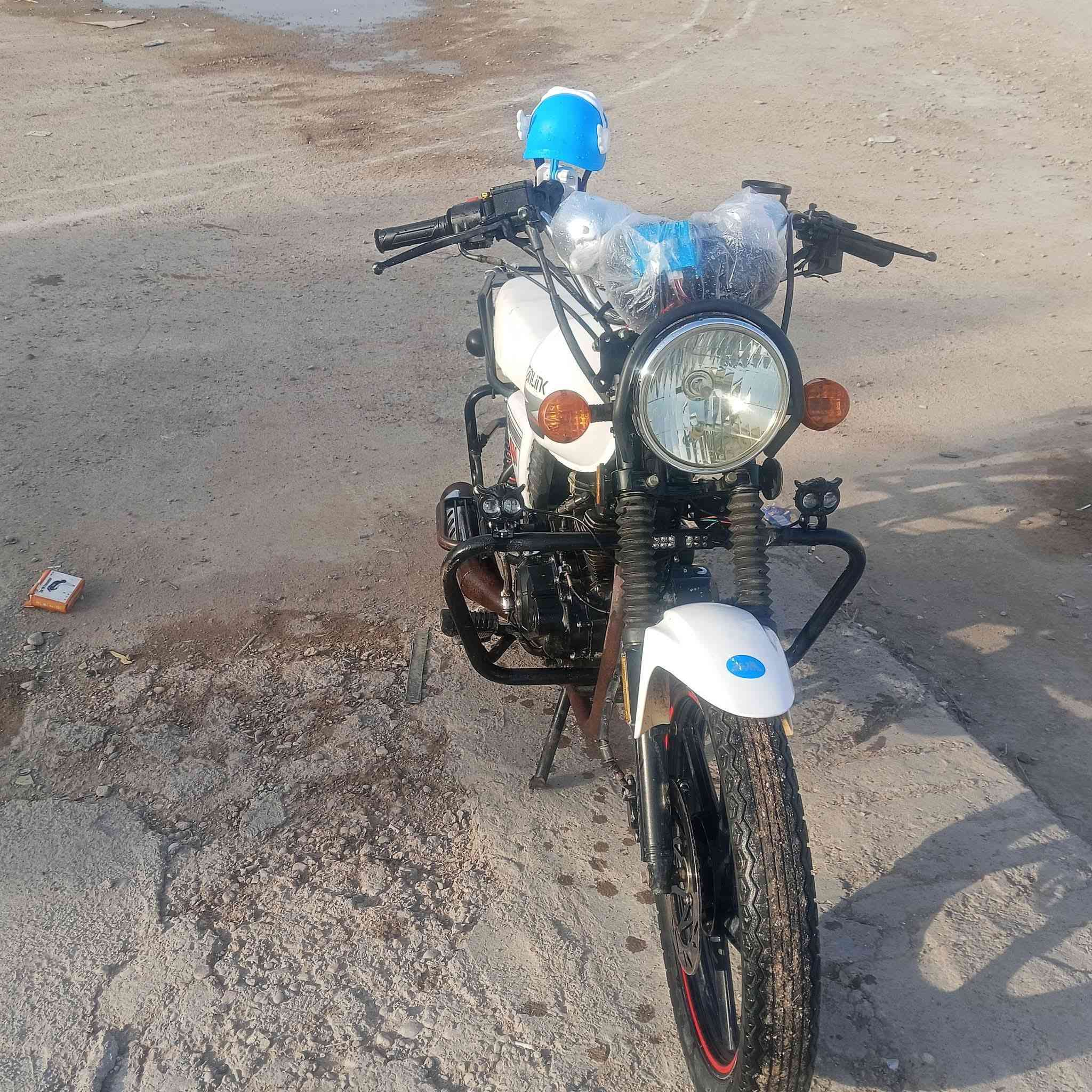 سلام عليكم دايون موديل 22للبيع  اوراق سحب محرك 200نضيف مابي نواقص كامل مكمل كهربائيات كامله مكان تقاطع القدس رقم ***********
