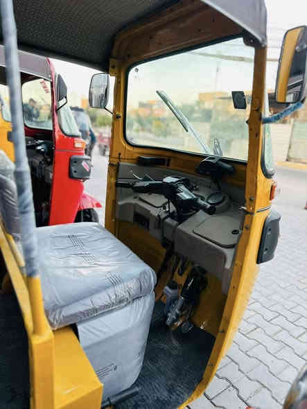 سلام عليكم تكتك 19طالعه ب20 رقم وسنويه تحويل ثاني يوم 
مكان كربلاء 
سعر سته ونص وبيه مجال

***********
