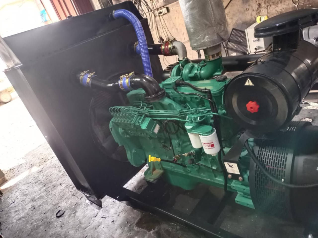 السلام عليكم. يوجد لدينا 
كمنز 24 ولف 250 گيفي. مولد بلادي 
صفر ممشتغل شرط الحمل والتشغيل 

ويوجد أيضا. كمنز 150كيفي حجم المحرگ 102. بلادي. شرط الحمل والتشغيل 
صفر ممشتغل

يوجد ايضااا عدة أنواع #المولدات. #والدويزات
العنوان // أربيل الصناعه الجنوبيه🌏
محل ابو علي. ***********.  📲
يوجد لديناا توصيل لجميع محافضات العراق 🚛
