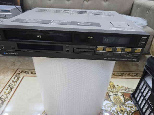 بلاوبونكت فيديو كاسيت صناعه ياباني وزن ثقيل  دقه عاليه في تسجيل استريو يعمل. على كل انظمه كهرباء. 220 شغال جهاز. باله استرالي قطعه جميله مكاني سماوه ***********
