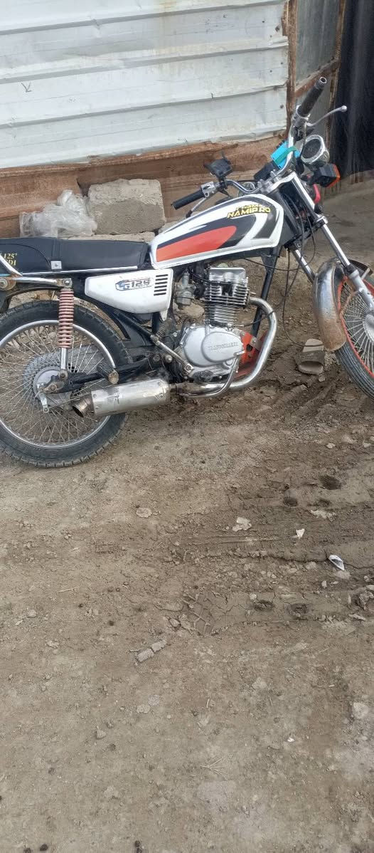 للبيع موديل ٢٠ اوراق صوالي جهازه اي نقص ما بيه شراي تصل ع رقم سعر ٤٠٠ بيه مجال تحتاج فقط تفيلس  ***********
