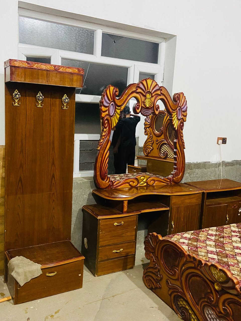للبيع غرفة نوم توج 5 قطع خشب صاج عراقي حطاطه نضيفه فول مستخدم سعرها 775 وبي مجال عنوان الرمانه البعبيد 
 ***********
