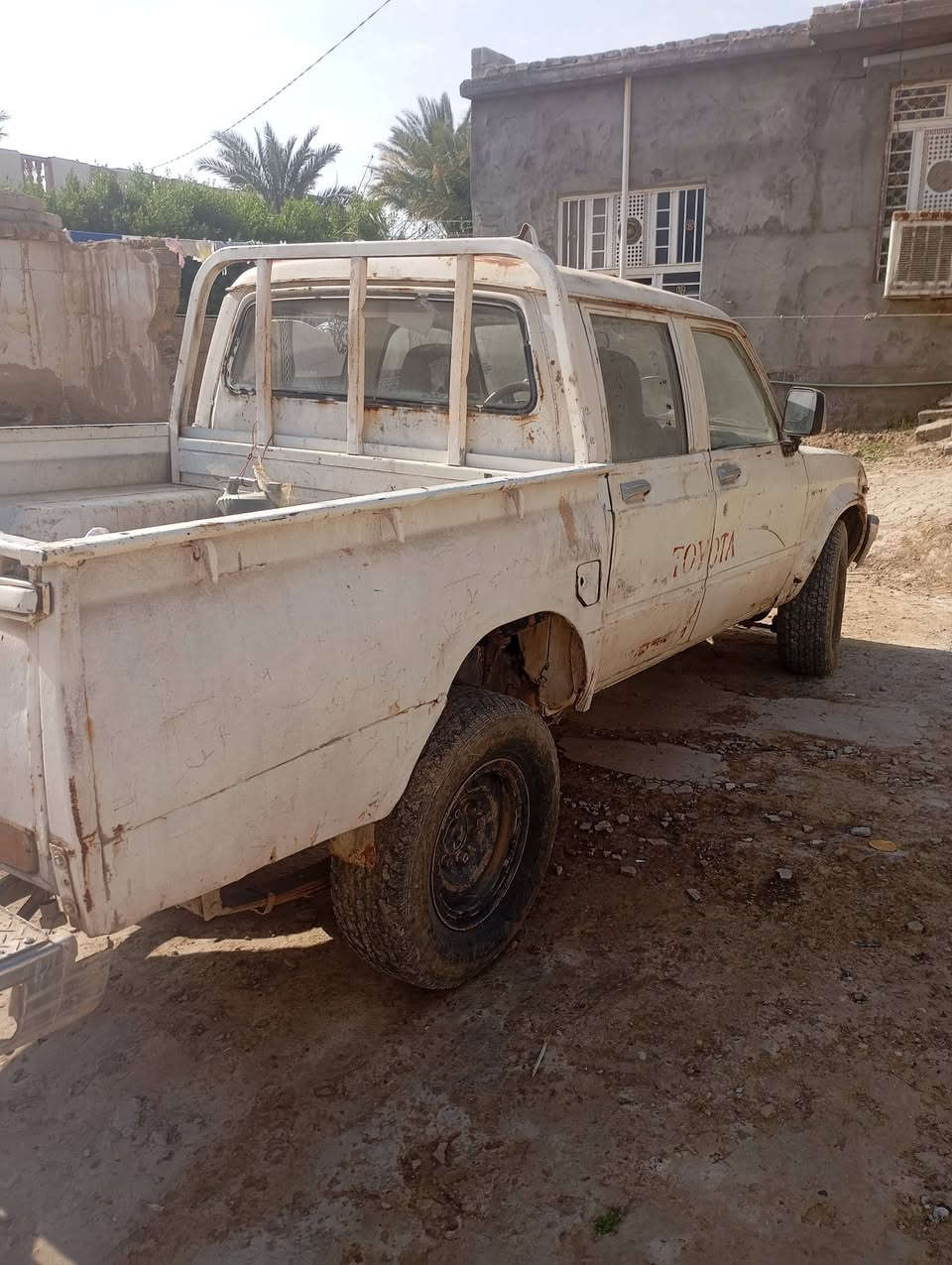 السلام عليكم بيكم تيوتا للبيع السعر 10 وبيها مجال قليل العنوان ديالى سراجق ***********
