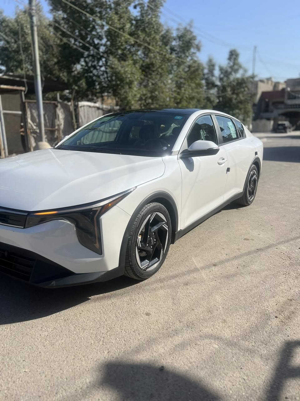 السلام عليكم 
كيا K4 للبيع 2025 فول مواصفات 
وارد امريكي حادثه تخريب كسر بالدعاميه من جوه بدون ايرباك بدون شاصي بدون صبغ بدون لغد مكفوله من كلشي 
بيه البراغي مال قبق ولفات مفتوح البراغي مالته فقط 
سونار موجود بالصور
مواصفاته 
بصمه و وبصمه ابواب 
اناره ترحيب عند الاقتراب من السياره
تشغيل عن بعد
صندوق ذكي يفتح عند الاقتراب من السياره
بنروما
رادار امامي وجانبي
لايت لد 
كشنات جلد 
الكشنات الاماميه تدفئه + المقود تدفئه
شاشه اصليه وكامرا اصليه
شاشه كاربلي
شاحن واير ليس
سايد بريك بصمه
تحكم مقود كامل 
وبعد المواصفات المعروفه بال K4
مكان السياره بغداد الشعب
للاستفسار اكثر الاتصال 
***********
