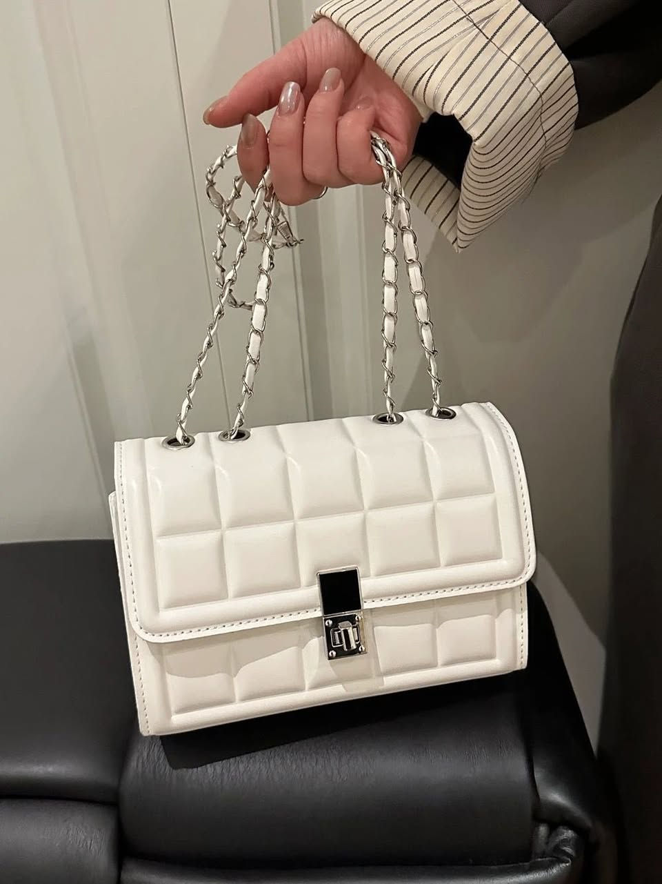 ‏اختاري الأناقة بسهولة جنطه تناسب كل￼ لوكاتك🤍🫶👜


**إذا كنت صاحب هذا الإعلان وتريد حذفه لأي سبب، رجاءا أرسل رسالة إلى الدعم الفني**