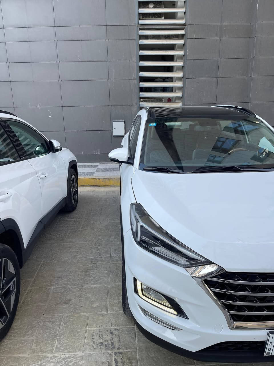 توكسان موديل 21 خلجي فول مواصفات رقم بغداد جديد
محرك 2000
بانوراما
 بصمه 
داخل جلد
 اعلى فئه بلتوكسان 
مكينه كير مكفوله 
تخم تاير جديد 
حداديه جديده 
هزه جديده ماشيه 90 
الف بيها شويه بارد بسيط 
مكان بغداد السعر 197$
رقم الهاتف ***********
