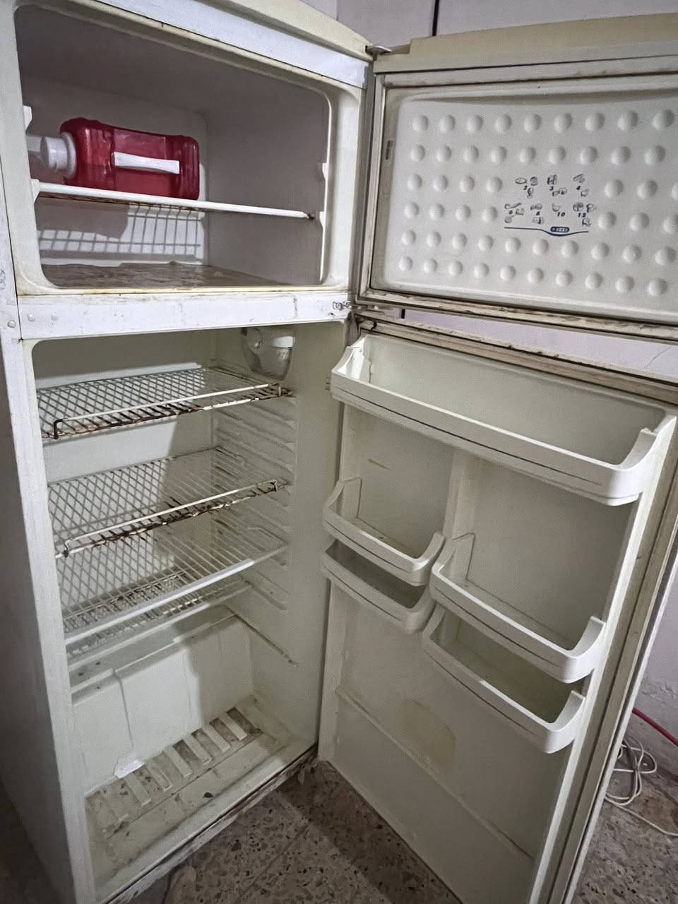ثلاجه للبيع ثلجها خير من الله تجي وتشوف
السعر ١٢٠ الف 
***********
