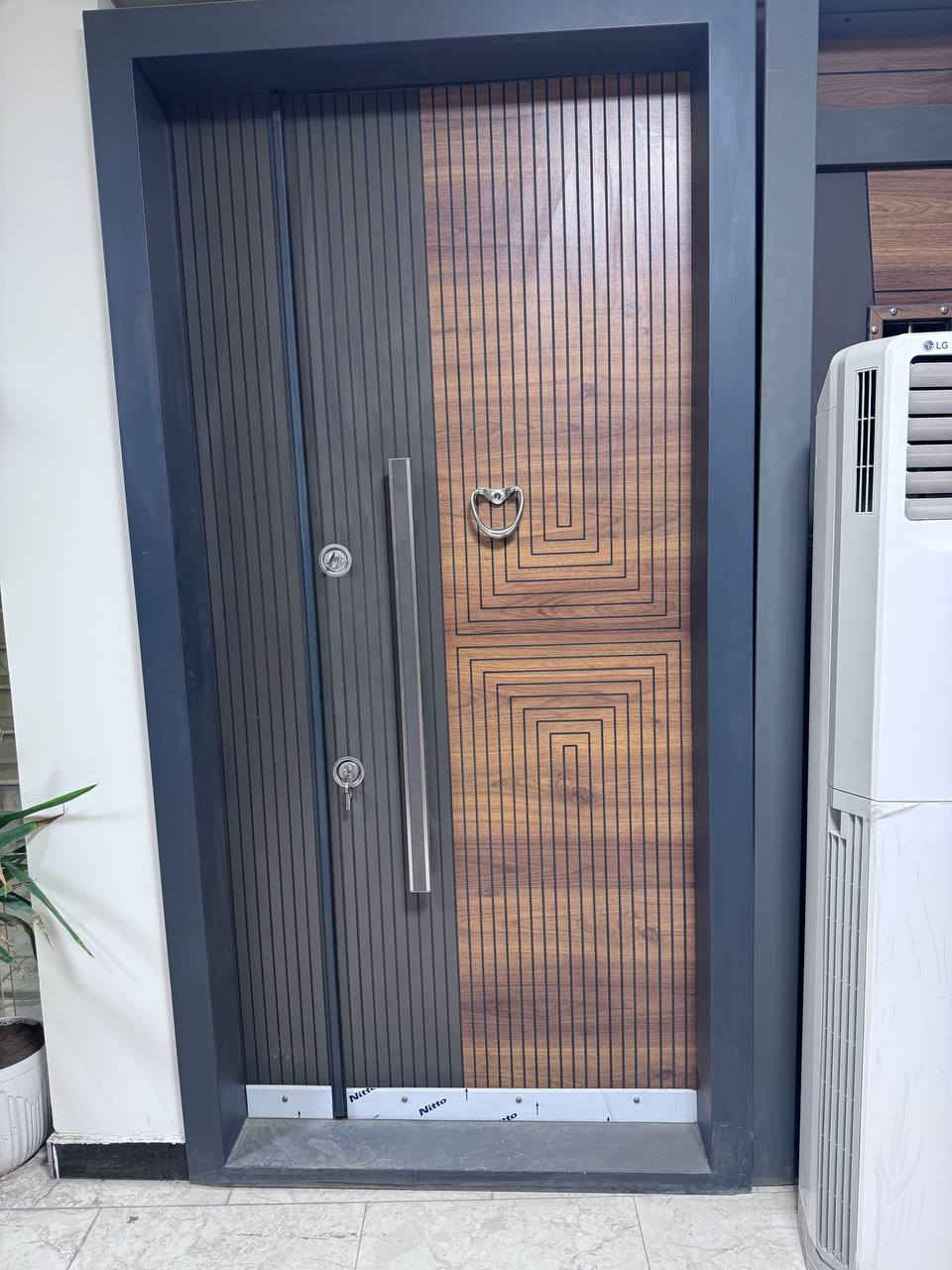 نقدّم أبواب منزلية داخلية وخارجية بتصاميم أنيقة وعصرية تجمع بين الجمال والمتانة، مناسبة للمنازل والمكاتب والمحلات.
متوفر: خشب • حديد • زجاج • ألمنيوم — بكافة القياسات والتصاميم حسب الطلب.
خدماتنا تشمل:

✔️ قياس مجاني واستشارة
✔️ تركيب احترافي بكادر متكامل (حداد، نجار، بناء، صباغ)
✔️ تبديل الأبواب القديمة وتركيب الجديدة
✔️ معالجة القياسات الخاصة والحرجة
✔️ حركة سلسة وعزل ممتاز

🎯 خصومات خاصة للمقاولين، المشاريع، المجمعات السكنية والمكاتب العقارية

📞 واتساب: *********** 

#أبواب #تفصيل_أبواب #تشطيبات #بعد_التوكل_على_الله
