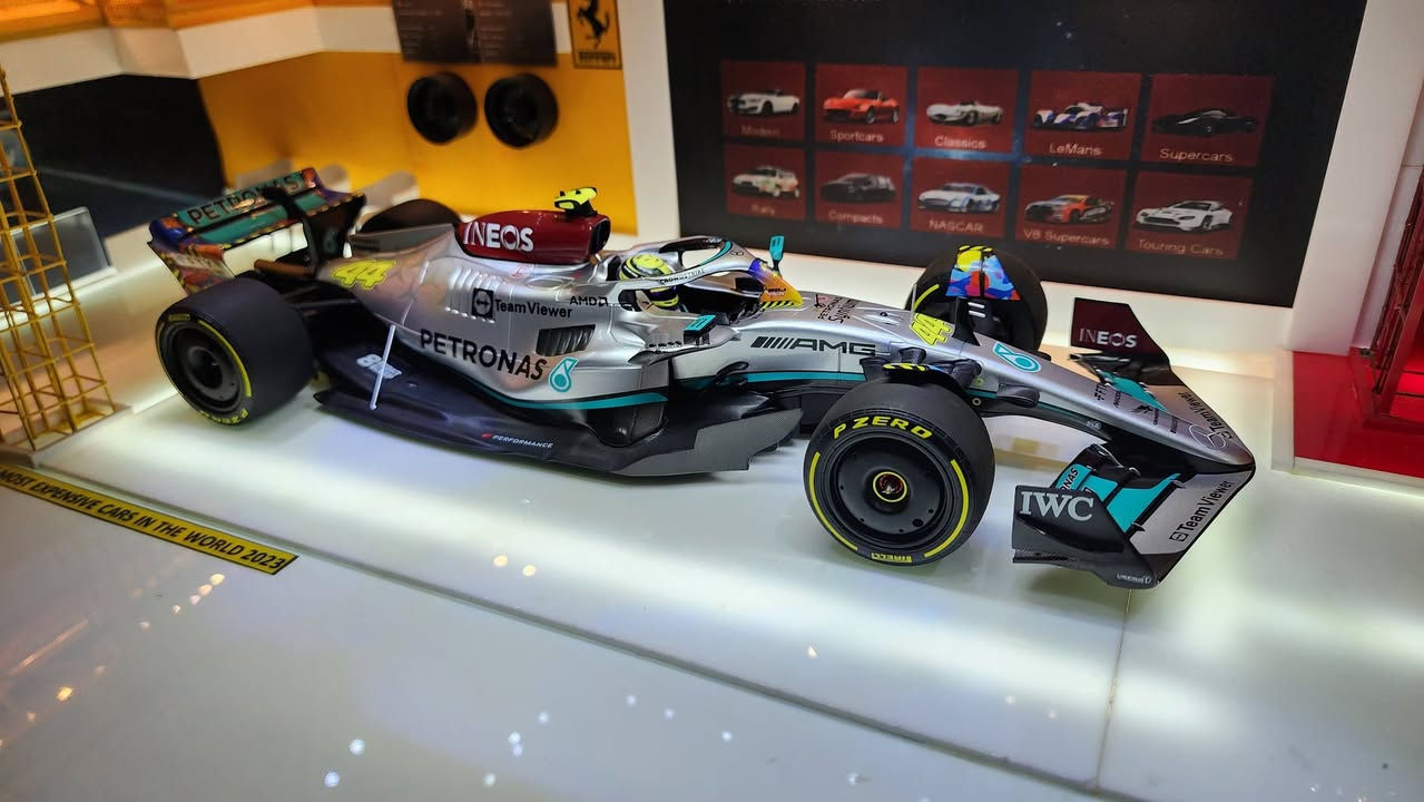 مساء الخير شباب .. متوفر للبيع
Mercedes-AMG 
Petronas formula one F1
سيارة المتسابق Lewis Hamilton 
2022
مجسم بحجم 1.18 بتفاصيل دقيقة جدا من ماركة Minichamps


**إذا كنت صاحب هذا الإعلان وتريد حذفه لأي سبب، رجاءا أرسل رسالة إلى الدعم الفني**